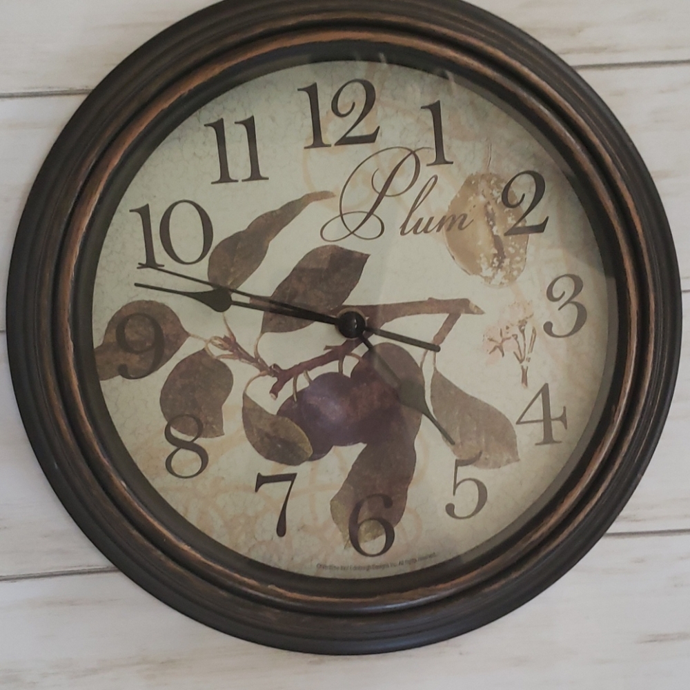 Decorative Wall Clock (plum)